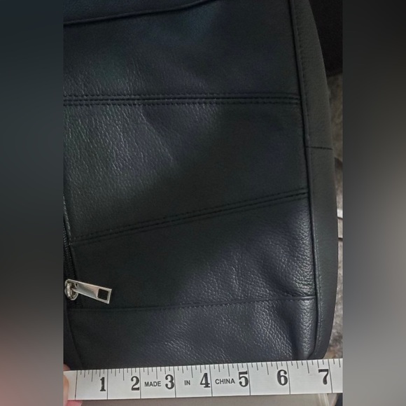 Roma woman’s black concealment genuine leather crossbody handbag zip closure - Picture 10 of 10